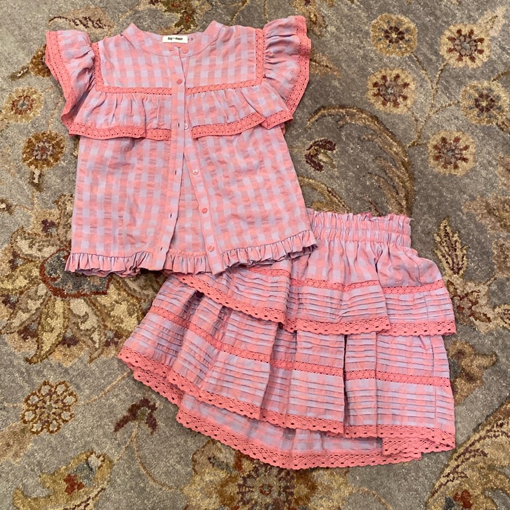 ⭐️ NWOT ⭐️ Day + Moon ruffle skirt set, SMALL